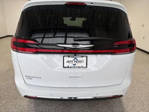 New 2026 Chrysler Pacifica Select image 25