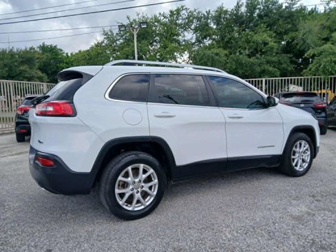 Used 2017 Jeep Cherokee Latitude FWD image 7