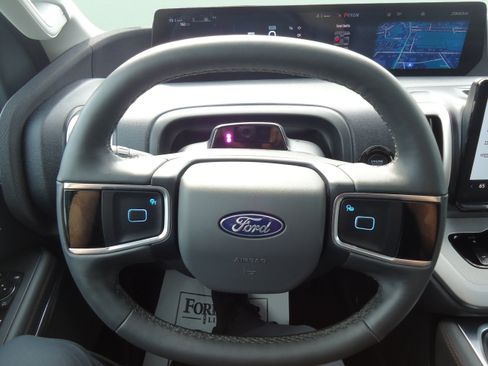 Used 2025 Ford Expedition Max Active AWD/4WD image 14