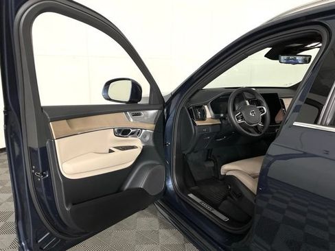 Certified 2025 Volvo XC90 B6 Ultra w/ Protection Package Premier AWD/4WD image 30