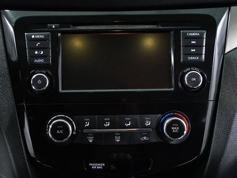 Used 2019 Nissan Rogue Sport S image 19