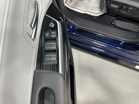 Used 2025 Toyota Sienna XSE image 9