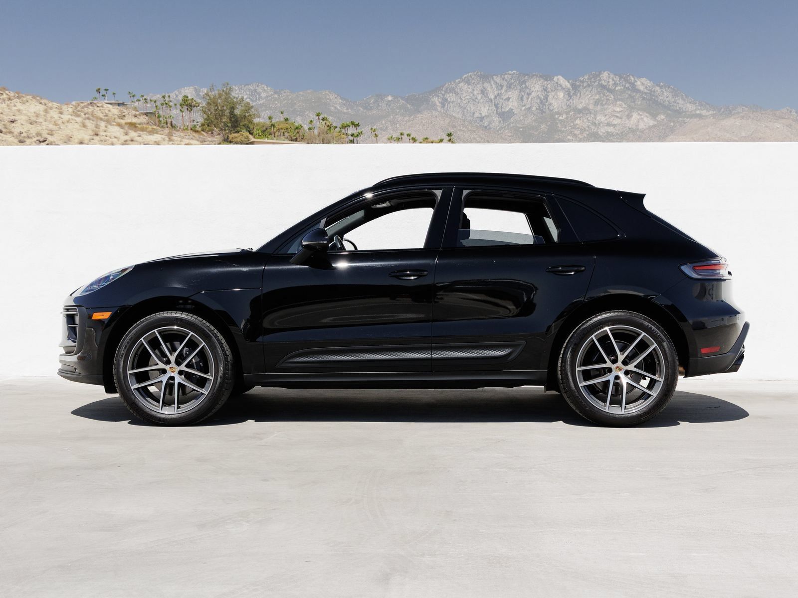 Used 2026 Porsche Macan AWD/4WD image 2