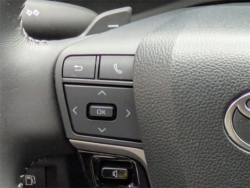 Used 2025 Toyota Camry SE image 19