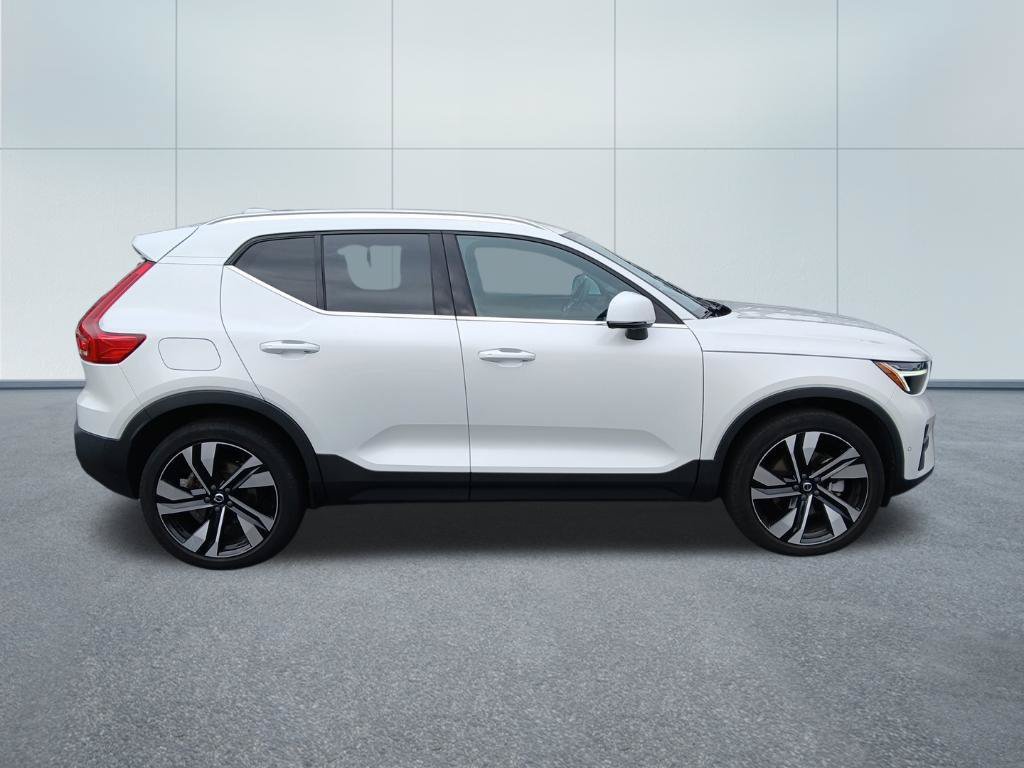 Used 2023 Volvo XC40 B5 Plus w/ Protection Package Premier AWD/4WD image 9