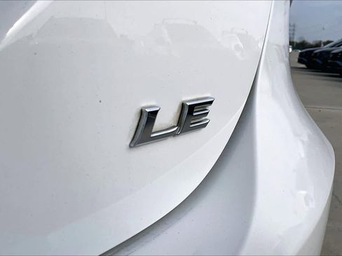 Used 2021 Toyota Camry LE image 9