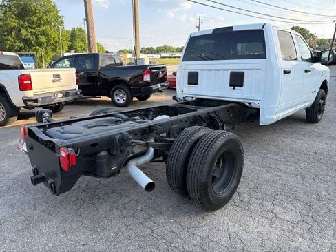 Used 2022 RAM 3500 Tradesman w/ Chrome Appearance Group AWD/4WD image 8