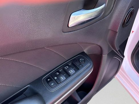 Used 2022 Dodge Charger SXT image 13