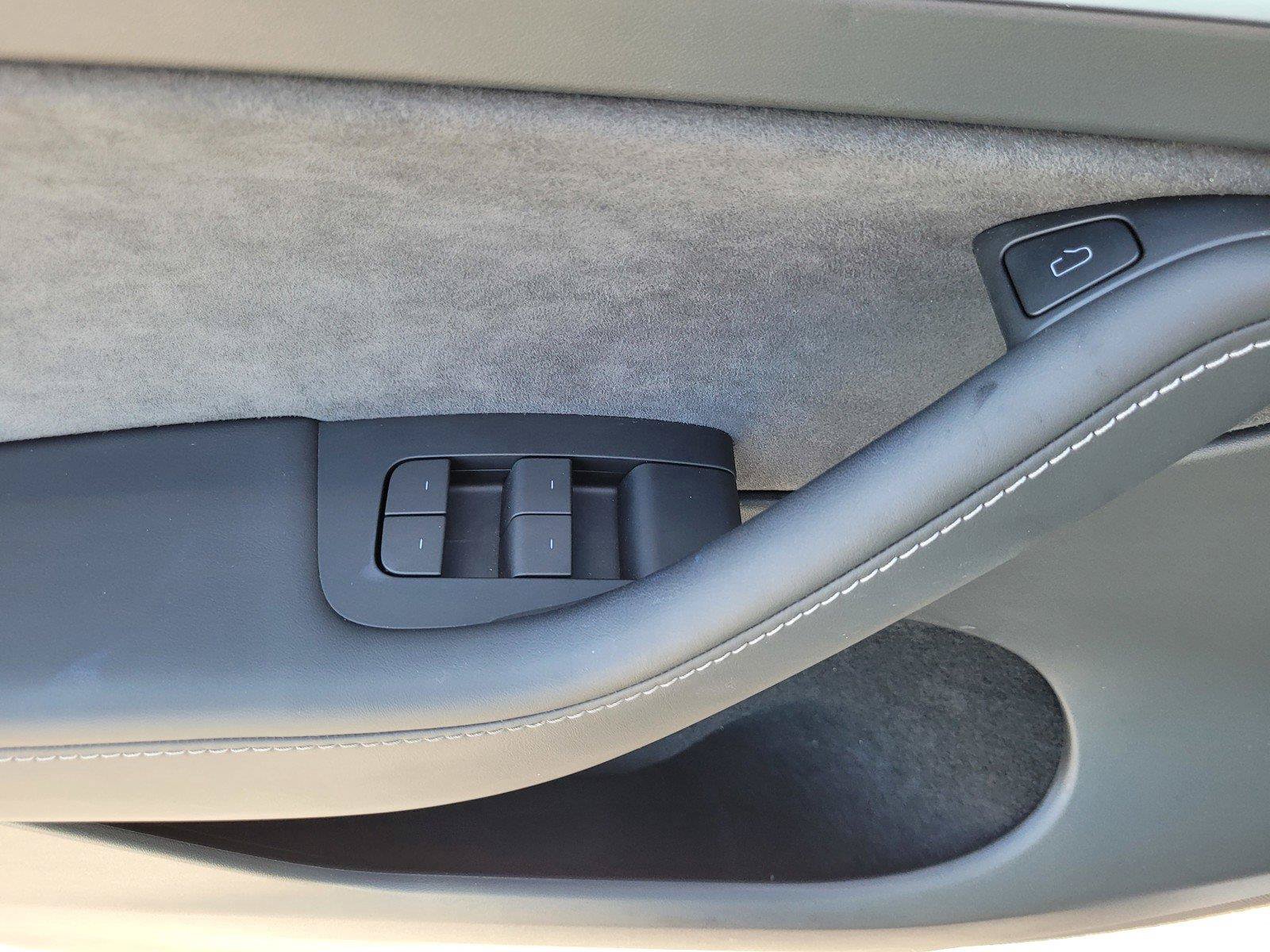 Used 2023 Tesla Model Y AWD image 24