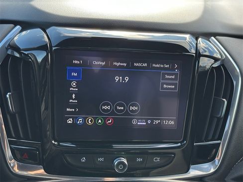 Used 2023 Chevrolet Traverse LT w/ LT Premium Package image 14