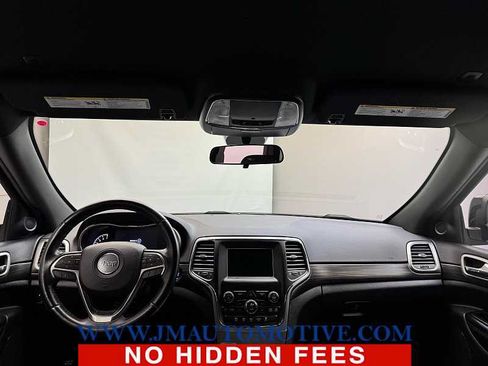 Used 2019 Jeep Grand Cherokee Laredo AWD/4WD image 11