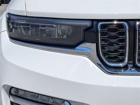 Used 2024 Jeep Grand Cherokee Limited image 10