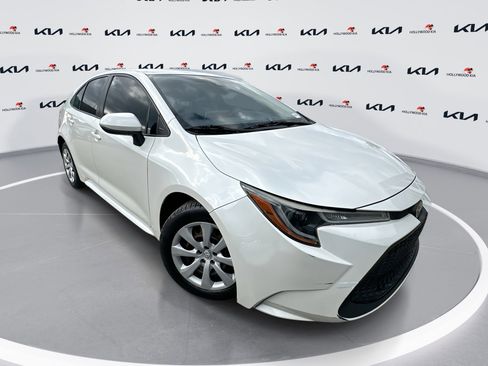 Used 2020 Toyota Corolla LE image 1