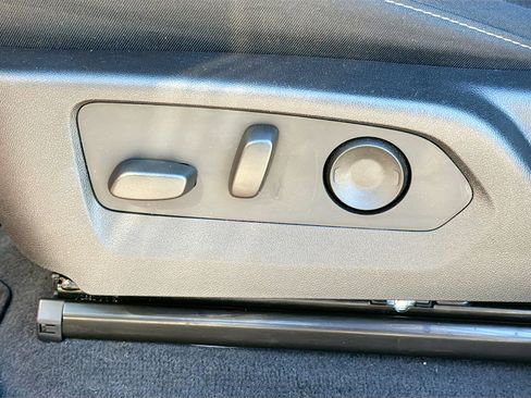 Used 2025 GMC Canyon Elevation w/ Convenience Package image 24