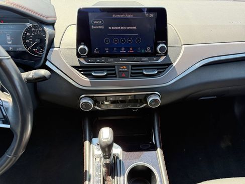 Used 2024 Nissan Altima 2.5 SR FWD image 11