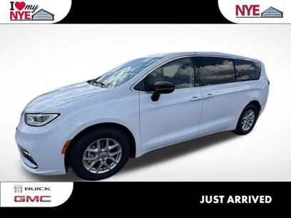 Used 2024 Chrysler Pacifica Touring-L