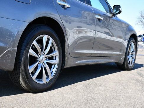 Used 2017 INFINITI Q70 3.7 image 9