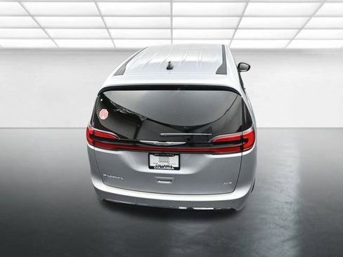 New 2026 Chrysler Pacifica Select image 15