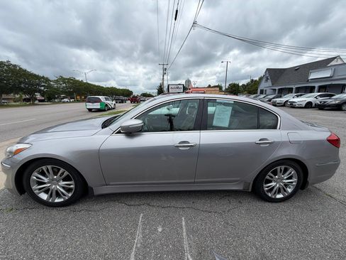 Used 2013 Hyundai Genesis 3.8 w/ Premium Pkg RWD image 2