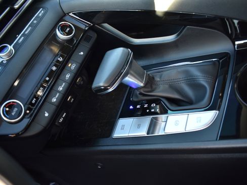 Used 2022 Hyundai Elantra Limited w/ Cargo Package image 22