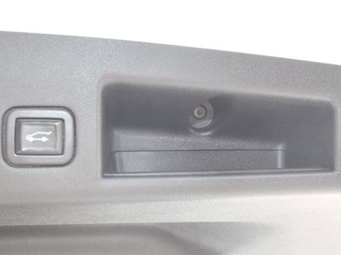 Used 2020 Chevrolet Equinox LT w/ Driver Convenience Package FWD image 19