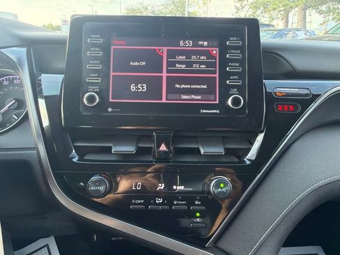 Used 2021 Toyota Camry SE FWD image 29