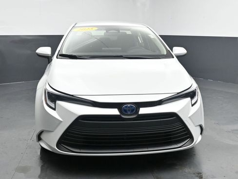 Used 2025 Toyota Corolla LE image 3