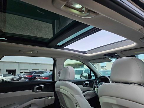 Certified 2023 Kia Sorento S w/ Panoramic Sunroof Package image 21