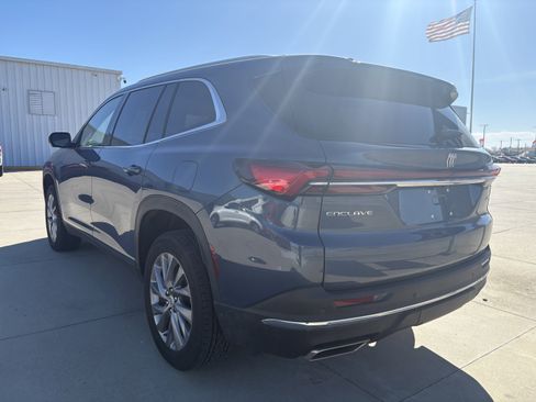 Used 2025 Buick Enclave Preferred image 4