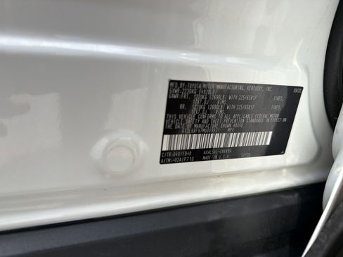 Used 2021 Toyota RAV4 LE AWD/4WD image 32