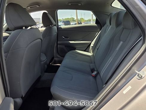 Used 2023 Hyundai Elantra SEL FWD image 11