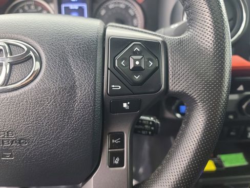 Used 2020 Toyota Tacoma TRD Sport image 32