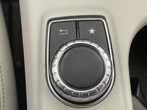 Used 2019 Mercedes-Benz GLA 250 4MATIC image 31