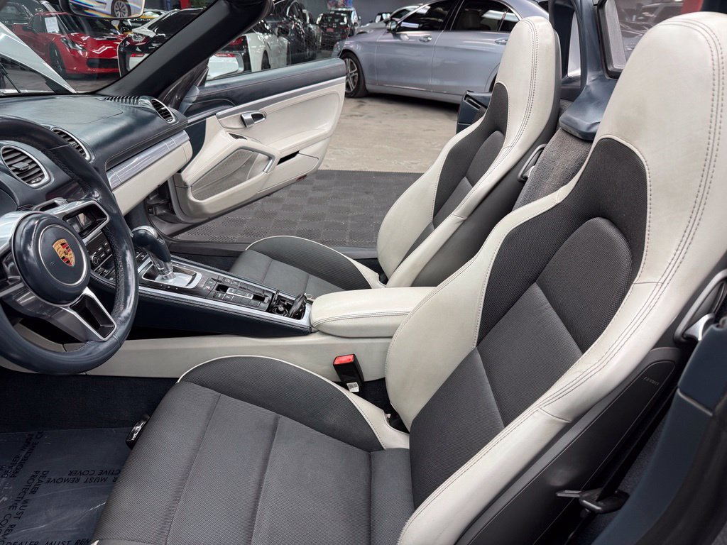 Used 2018 Porsche 718 Boxster RWD image 31
