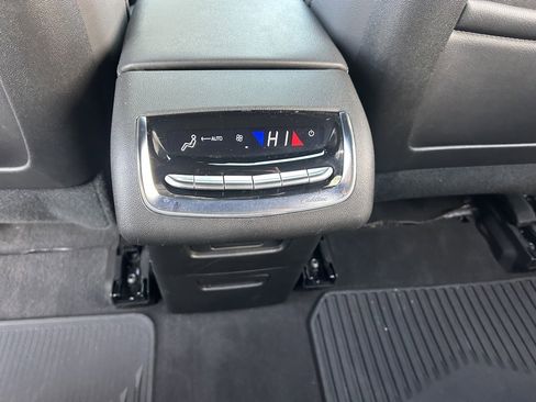 Used 2025 Cadillac XT6 Luxury image 40