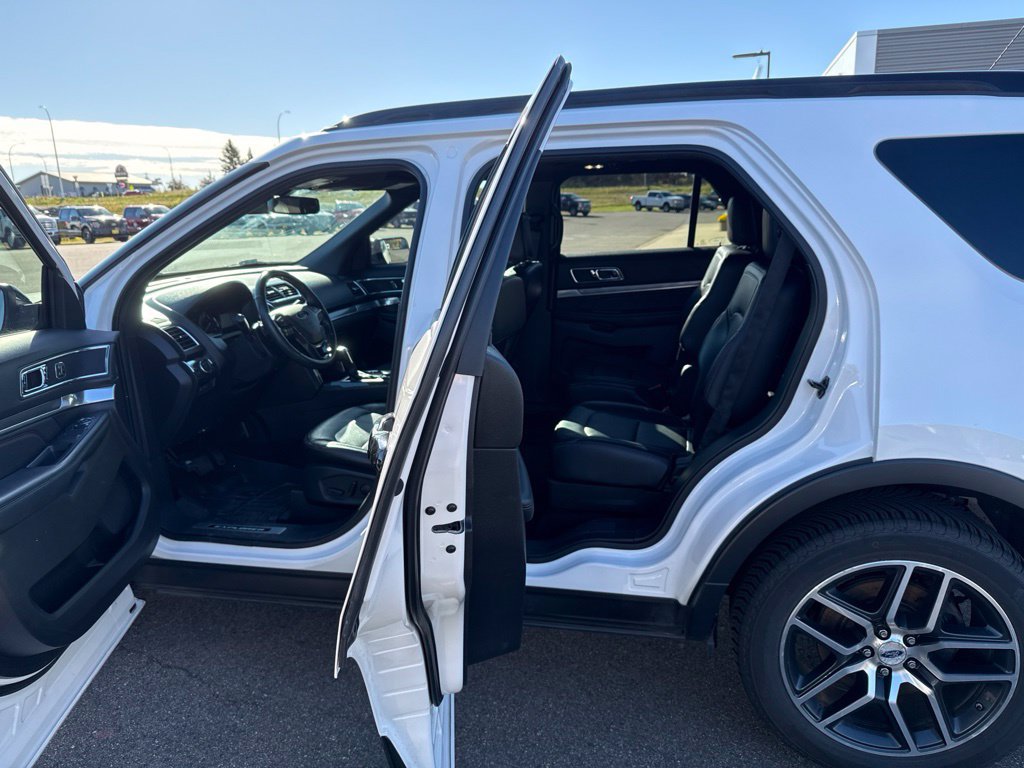 Used 2019 Ford Explorer Sport w/ Equipment Group 401A AWD/4WD image 8