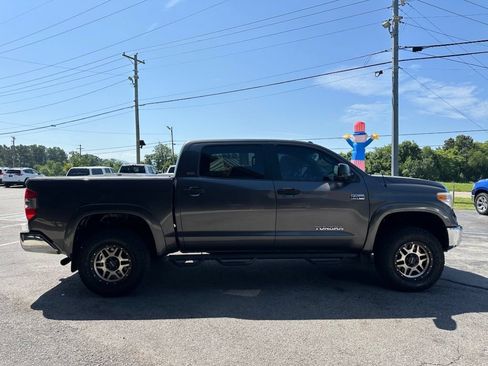 Used 2015 Toyota Tundra SR5 w/ SR5 Upgrade Package AWD/4WD image 8
