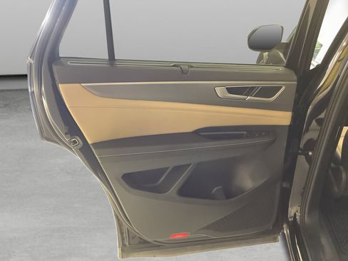 Used 2024 Volkswagen Atlas Cross Sport SE w/ Panoramic Sunroof Package FWD image 17