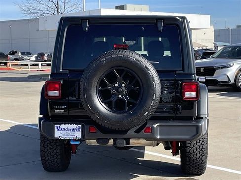 Used 2024 Jeep Wrangler Unlimited image 5