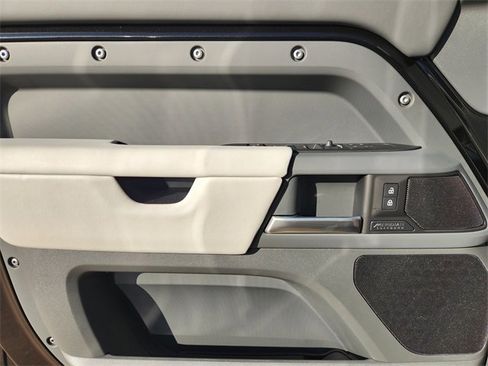 New 2026 Land Rover Defender 110 X-Dynamic SE image 15