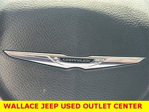 Certified 2023 Chrysler Pacifica Touring-L image 27