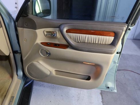 Used 2005 Lexus LX 470 4WD image 31