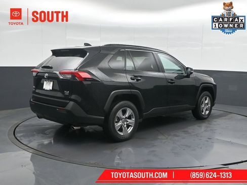 Used 2025 Toyota RAV4 XLE AWD/4WD image 2