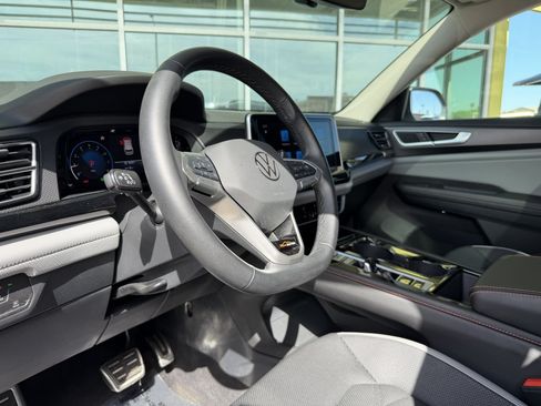 Used 2024 Volkswagen Atlas Peak Edition SE AWD/4WD image 33
