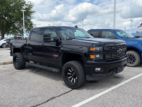 Used 2015 Chevrolet Silverado 1500 LTZ Z71 w/ Midnight Edition AWD/4WD image 9