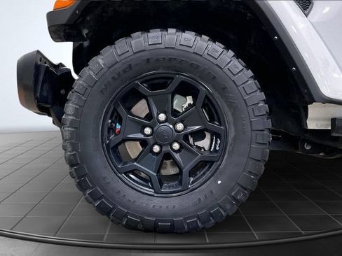 Used 2021 Jeep Gladiator Sport AWD/4WD image 9