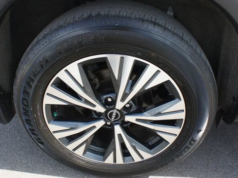 Used 2023 Nissan Rogue SV image 24