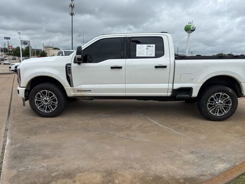 Used 2026 Ford F250 Platinum w/ Platinum Plus Package AWD/4WD image 4