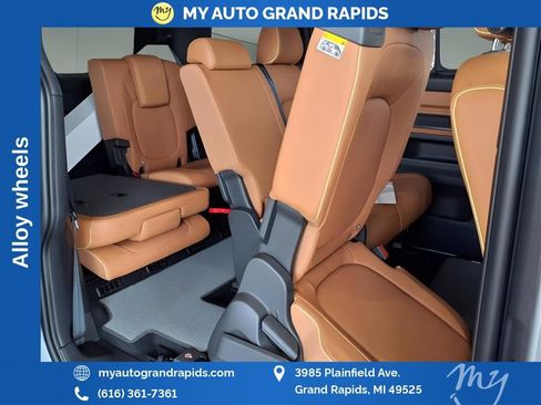 Used 2025 Volkswagen ID. Buzz Pro S image 18