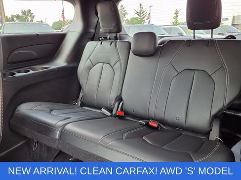 Used 2020 Chrysler Pacifica Touring-L w/ Advanced Safetytec Group AWD/4WD image 8